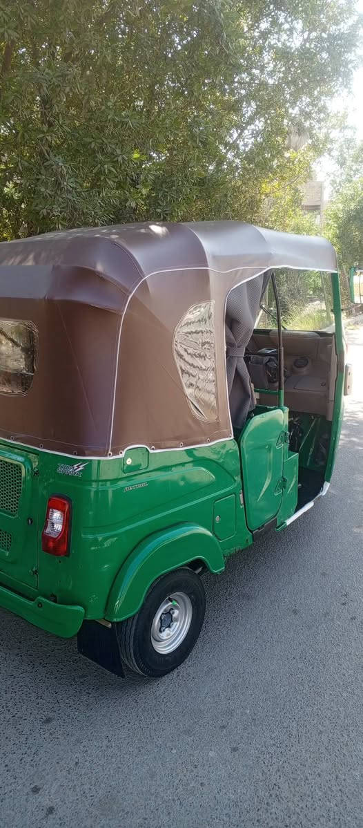 سلام عليكم تكتك البيع التكتك نضيفه مال شغل شراي يخابر مكاني بغداد  ***********
