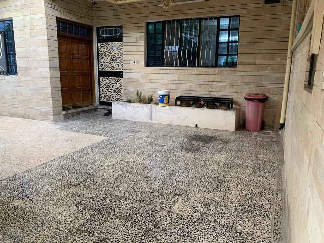 🔴 دار للبيع بحساب ارض 🏘🔑🔑FOR SALE 

🔴الموقع👀حي الرفاق قرب جامع الروضة المحمدية

🔴 ملك صرف طابو الزهور

🔴مساحة الدار ( 233 ) متر

🔴الواجهة (10) العمق (23)

🔴 طابقين 

🔴 يتكون من 4 غرف نوم وهول فوك وهول ارضي واستقبال ومطبخ وصحيات..

 🔴 بناء الدار 2000 يعني بحساب ارض وايضا يصلح للسكن

🔴للأستفسار عن عروضنا العقارية المتميزة وأسعارها ⤵️مراجعة

            🎖تاج الملوك للعقار🎖
     

🔴العراق↔️الموصل↔️ حي الاخاء سايدين كنيسة تايتنك مقابل البسة الأصدقاء أو ألتواصل معنآ ⤵️على الارقام
☎️(***********) ابو حسن
☎️(***********) ابو حسن
☎️(***********) ابو عماد 
☎️(***********) ابو عماد
