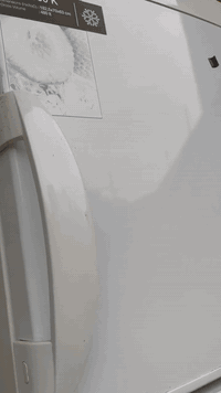 ثلاجة للبيع السعر ١٧٥ لاستفسار اتصل على الرقم ***********
