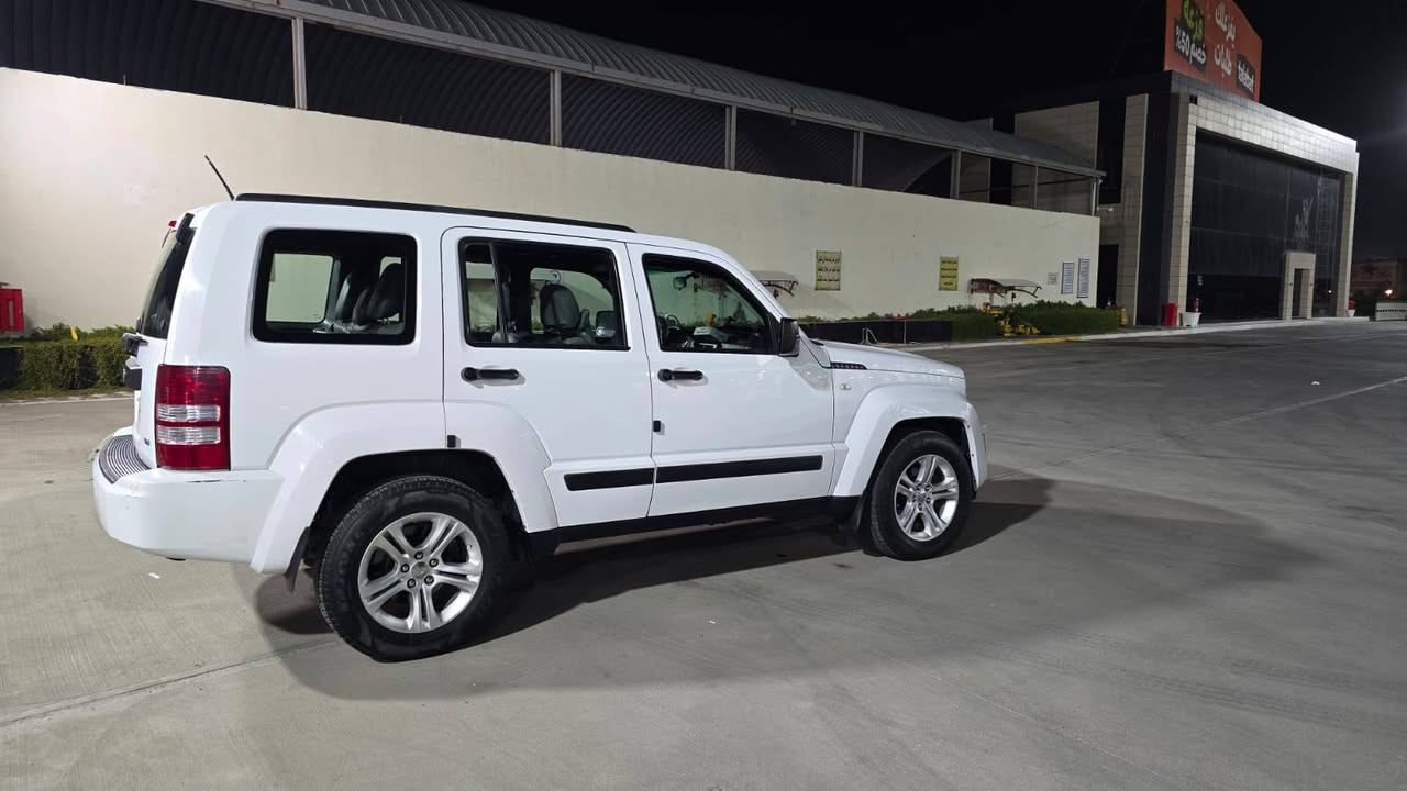 جيب ليبرتي موديل 2012
خـلـيـجـي شركة نيڤا كفاله عامه 
فول مواصفات فتحه سقف تحكم ستيرن كروز سرعه فور ويل اوتو شاشه جبيره قلاب سماعه دمام 
كامره خلفيه حساسات قماره شامو داخل نضيف 100٪ سياره على وضع شركه مابيها نقص ابد محرك وكير وحداديه وتخم تاير جديد نصبتها احله من صور رقم اربيل دولي جديد هزه جديده تحويل وكاله حاضر مكان السياره البصرة 
السعر 120 وبيها مجال للشراي
***********
