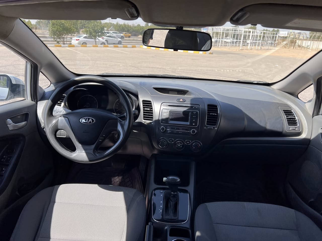 سلام عليكم للبيع سيراتو مديل 2017 لون ابيض صدفي السياره مكفوله من كلشي حداديه كير محرك تبريد ثلج كلشي جاهز ماشيه 11الف بيها فقط الشخط الي موضح بالفيديو وضال على وضعه السياره على البلاد سعرها 127 غير متواجد على الفيس للتواصل ***********
