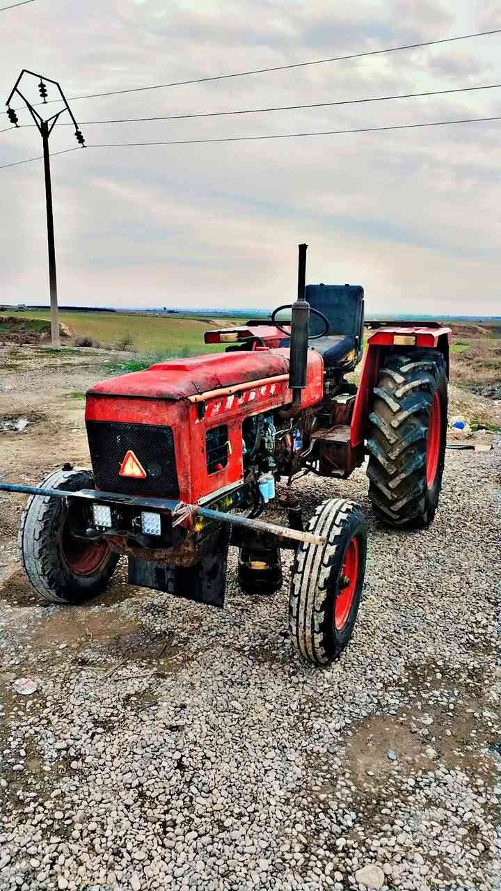 للبيع عنتر 71 باور دنفص فول هودرليك  موديل 83 جاهز محرك لا صرف ولا نفخ كير جاهز هودرليك واير منيه جاهزه نكره سلف تايرات نص عمر تكالات اماميه  تركتر جاهز عل شغل السعر خمسه مليون ونص ***********
