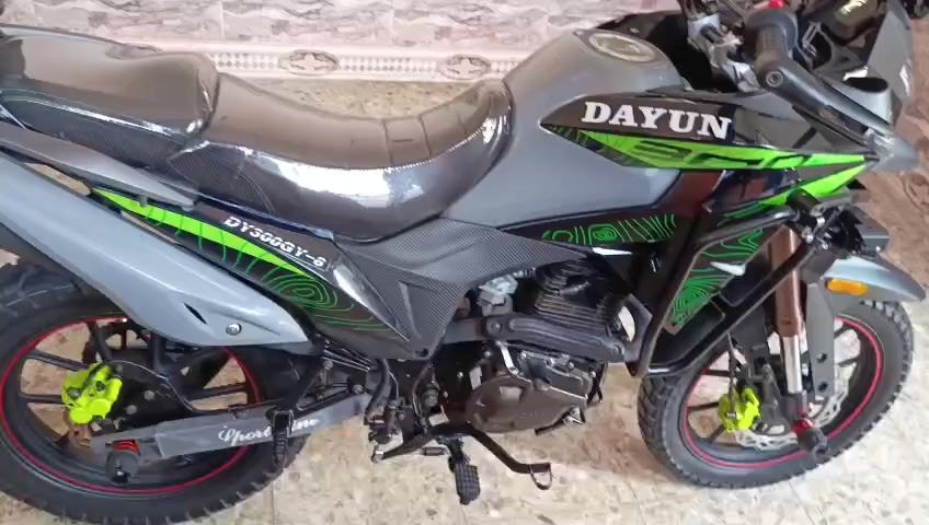 السلام عليكم حبايبي دايوان ادفنجر 300cc علا وضع الشركة ماشية 2000 بيها اضافات مذكورة بل مقطع الدراجة تخبل شاهد الله عندي ضرف ومضطر ابيع بسمي تريد وكالة او تحويل 
3700

شعلة او ابوغريب او الحصوة 
***********

