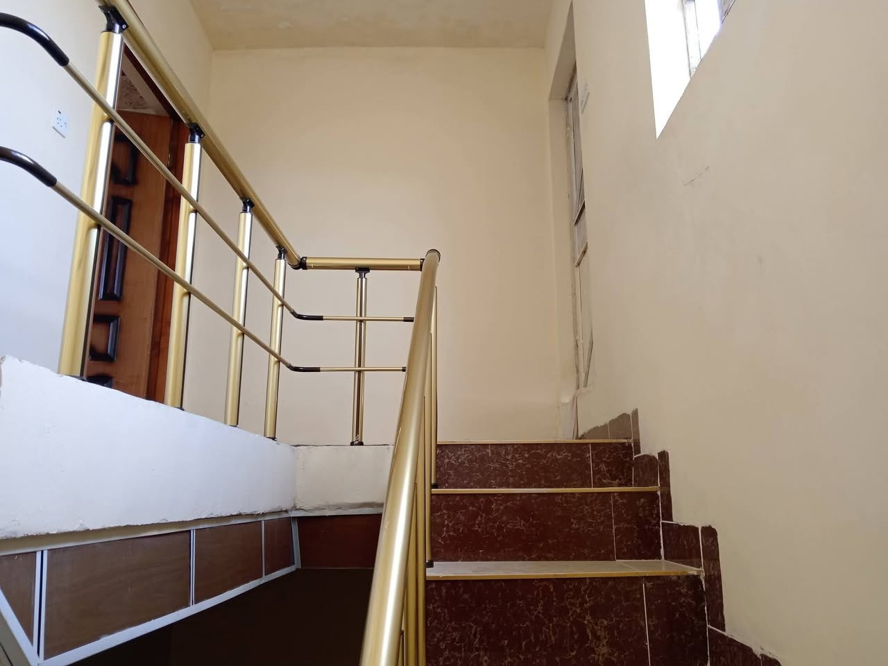 (1709)
#دار طابو طابق ونصف للبيع
#العنوان / كركوك حي الأسرى والمفقودين قرب مدرسة مروان الجبوري 
#المساحة / ١٤٠ متر
#الواجهة / ٧ أمتار في ٢٠ متر
$السعر / ١٢٥ مليون
#للاتصال / ***********
