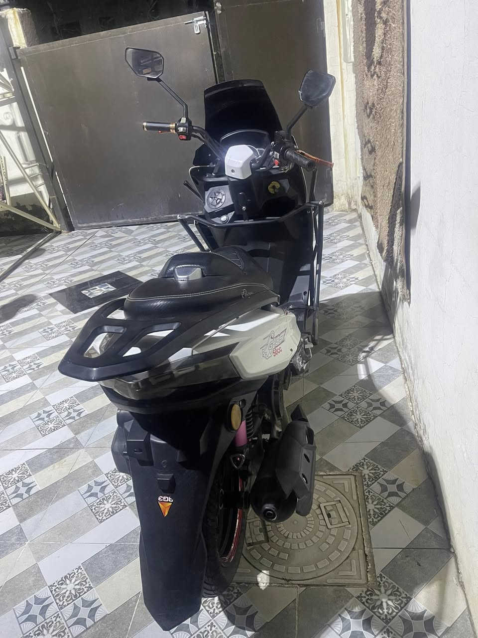 السلام عليكم دراجه كوست صيني نقصه هندر موديل ٢٠٢٤ سعره ٤٢٥وبيه مجال ***********
