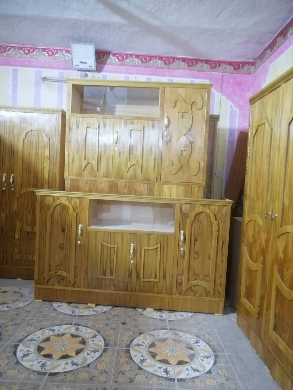 السلام عليكم يوجد لدينا انواع الكناتير والبوفيات العنوان ابو رمانه قرب مركز الشرطه للتواصل الاتصال على هذه الرقم ***********
