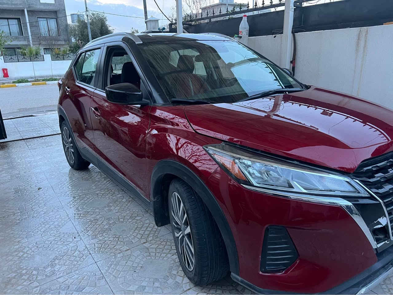 نيسان كيكس ٢٠٢٣ sv قماره اسود 
السياره فول رادار وكلشي وبصمه فقط سلايت مابيها 
السياره جاملغ فقط مبدل بدون دواخل بدون شي 
سياره جديده كلش ربع دينار مابيها مصرف 
مكينه ١٦٠٠ ٤ سلندر بشرط كلشي انطيك ماشيه ٣٤ الف كيلو متر مكانها اربيل *********** سعرها ١٥٥ مجال بيها ورقم وسنويه كله جديد باسم الوالد أربيل, العراق
