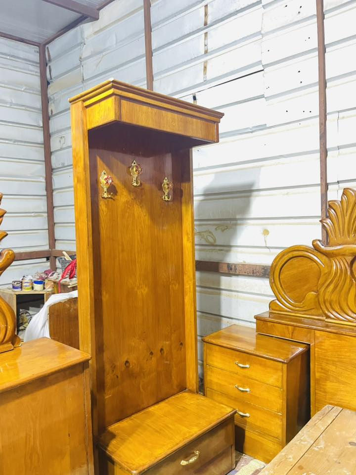 غرفه اخشاب للبيع ست ابواب ملحق صاج داخل وخارج شغل تزكام ضهر جرجوبه مال العاءله السعر ٧٠٠الاتصال على الرقم ***********متواجد واتساب وعندي توصيل
