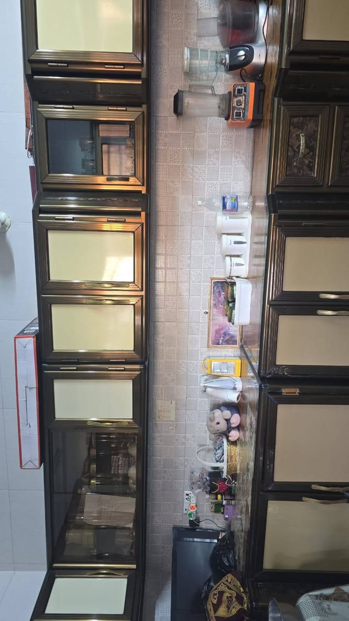 كاونتر المنيوم قوي
قياس ٤ متر
نضافته جيده جدآ
 ملحق زاويه  وارضي
العنوان العبيدي
ااسعر ٥٠٠ وبي مجال
هاتف ***********

