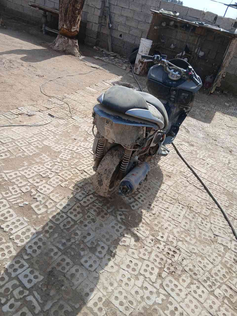 السلام عليكم ورحمة  دراجة فورزة08 لبيع  بغداد المعامل  كوم حديد  ***********

