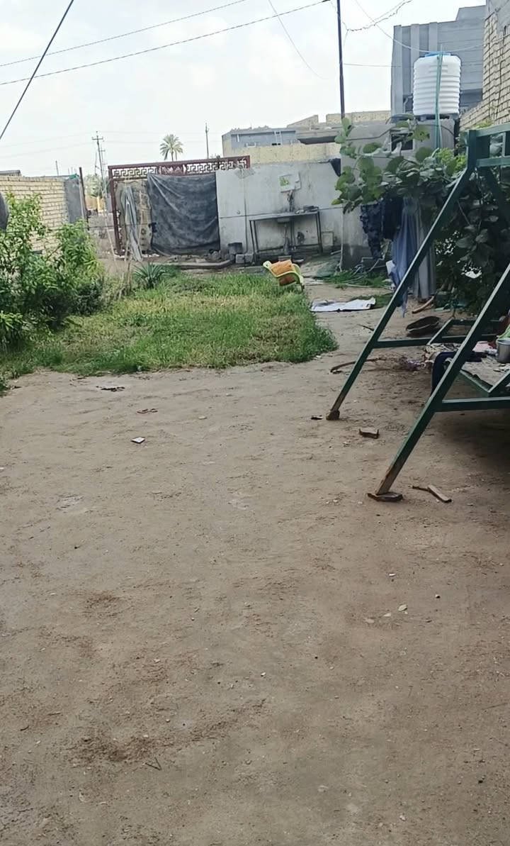 للبيع قطعة أرض سكنية مساحة 206م واجهة 9م وشارع 7م سند زراعي 25 ومشيد عليها بناء غرفتين فقط سقف سندويج ومجمع صحيات خارجية ضمن منطقة سكنية متكامله وخدمات متوفرة وتبعد عن الشارع العام 60م تقريبأ ،
السعر/ 35
الحله وردية الجزائر طريق البو عليان.
*********** خاص واتس متوفر.
