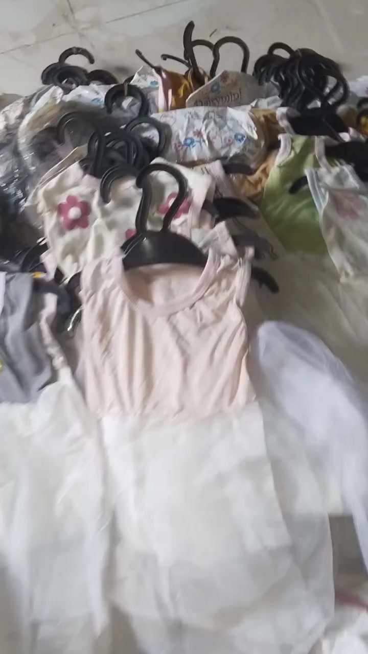 عندي بدلات صيفي  طفال صغار جديد بالجيس جدد ابيع شلعه بيهن 1000 قطعه أو أكثر يعني ماحاسبهن جكد بس هنا فوك الف قطعه سعر كلهن ٢٥٠ الف


**إذا كنت صاحب هذا الإعلان وتريد حذفه لأي سبب، رجاءا أرسل رسالة إلى الدعم الفني**