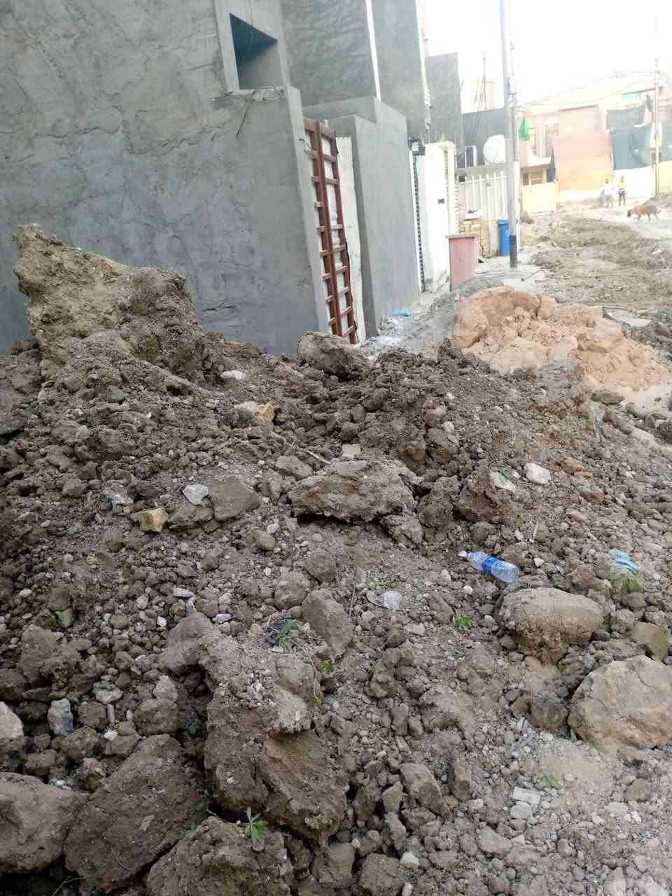 البيع او مراوس قطعه ارض مساحه 100متر واجه 5نزال 20 الموقع كوريش حي الربيع المربع 3000خلف حسينيه السلام حي الربيع  ثالث قطعه طريق حله بغداد قرب القواس بغداد رقم قطعه 3471 شامل جميع خدمات من مجاري وماء وكهرباء سعر 90 قابل تفاوض ***********
