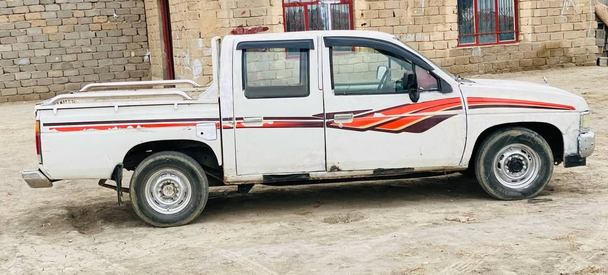 السلام عليكم سياره نيسان البيع مديل 95رقم مثنى انكليزي  مداور ثاني يوم مكينه وكير وشاصي مكفول سعر 28وبيها مجال مكان سياره سماوه قضاء الخضر الاستفسار اتصل على رقم ***********
