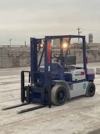 للبيع رافعه شوكيه كوماتسو موديل 1999_ طنين ونص_ جوب حاوية_ ثلاث حركات ...