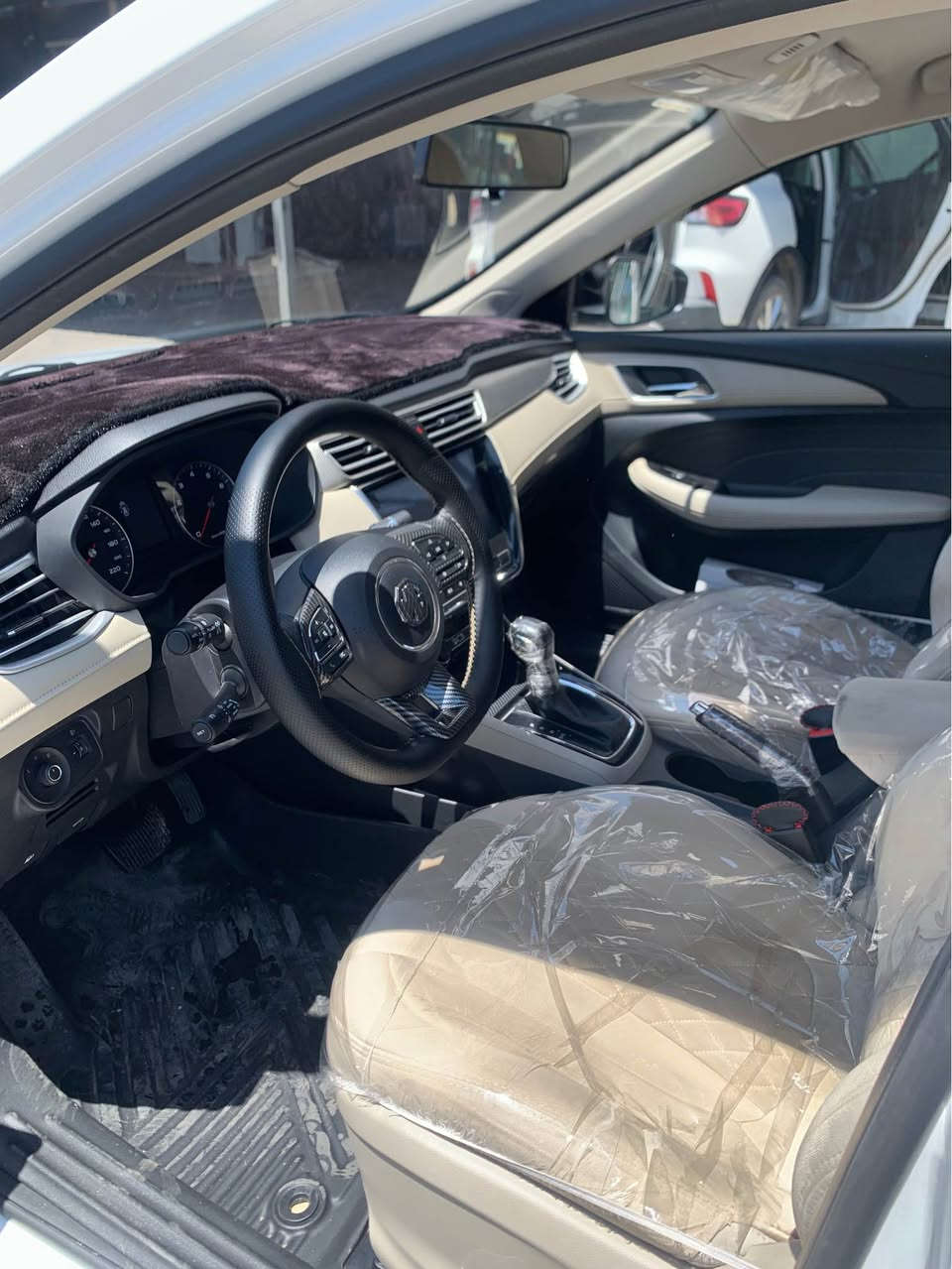 Mg5 2025
١٦ هەزار رۆشتوە
کامل جوانکاری بۆ کراوە
نەرمە تەزرەیەکی زۆر وردی هەیە بە چاو دیار نیە 
بێ بۆیاخ بێ تحدیلە
*********** سوران, أربيل
