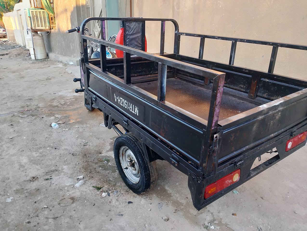 السلام عليكم ستوته للبيع 2016 اوراق وكيل سما بغداد محرك جديد ما مفتوح ستوته نظيفه وجاهزه مكان النجف سعرها 1,200 بيها مجال ***********
