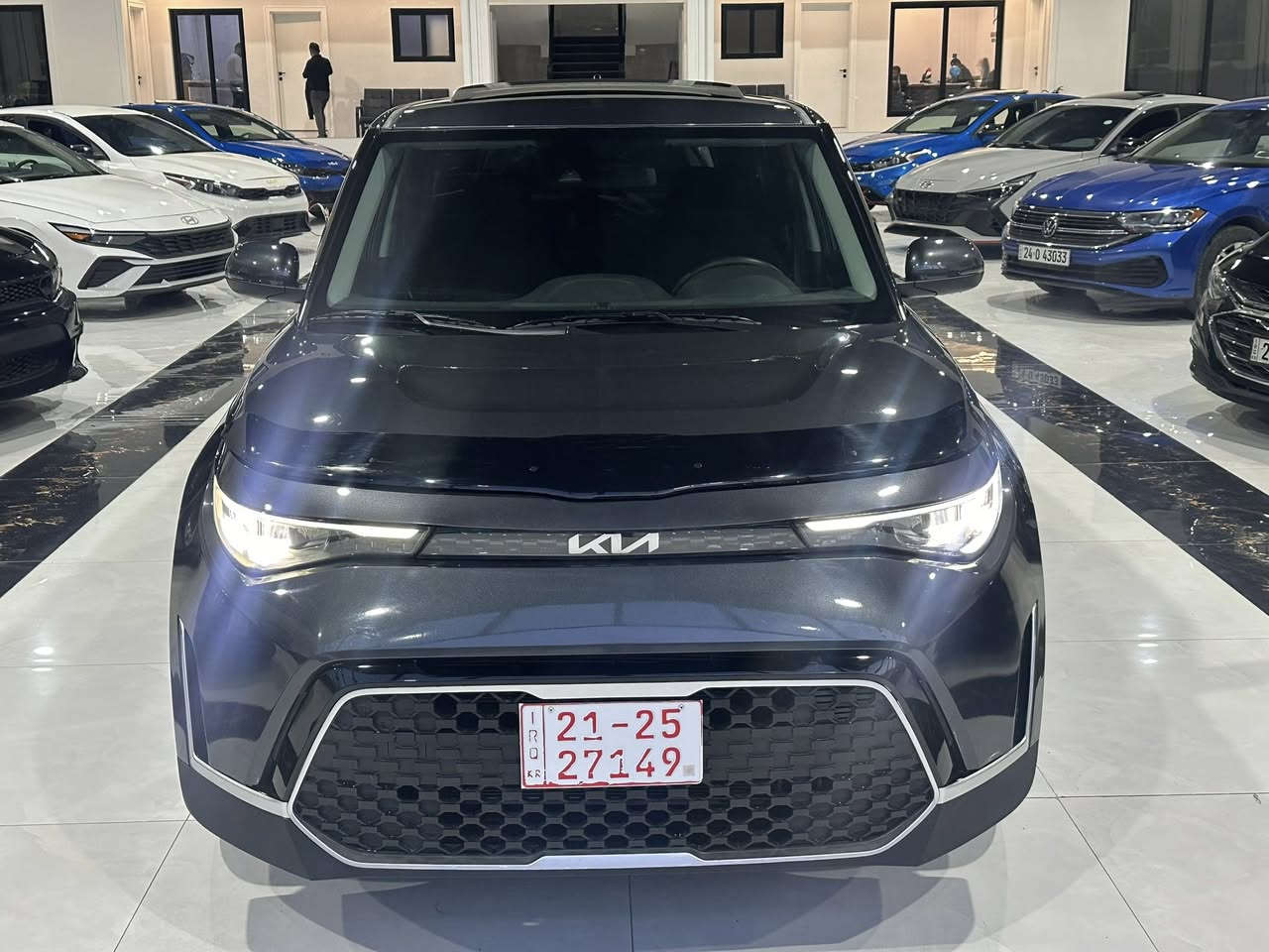 السلام عليكم ( بيع فقط بدون مراوس )
(كيا صول 2025 بدون صبغ لون فيلي ) 
( زيرو ماشية الف ) ( بدون رقم ) 
حادثها كسر بدعامية ومكانين صغار بارد على كد شبر .  محرك 2000 دوش
مواصفات :
 فتحة سلايت / رادارات من كل جوانب / لايت ابو لد عدسات / بك لايت لد / نقطة عمياء / اشاير بلمري /
تدفئة كشنات / تدفية ستيرن / شاحن واير ليس/ نوافذ شحن مبايل امامي وخلفي / تحديد مسارات / سياقة اليه / كيجات الكترونية
وباقي المواصفات المعروفة 
السيارة جاهزة وكاملة كبل لرقم
مكان السيارة : اربيل 
السيارة بدون رقم تترقم شمالي 
السعر : 154
للاستفسار : ***********
