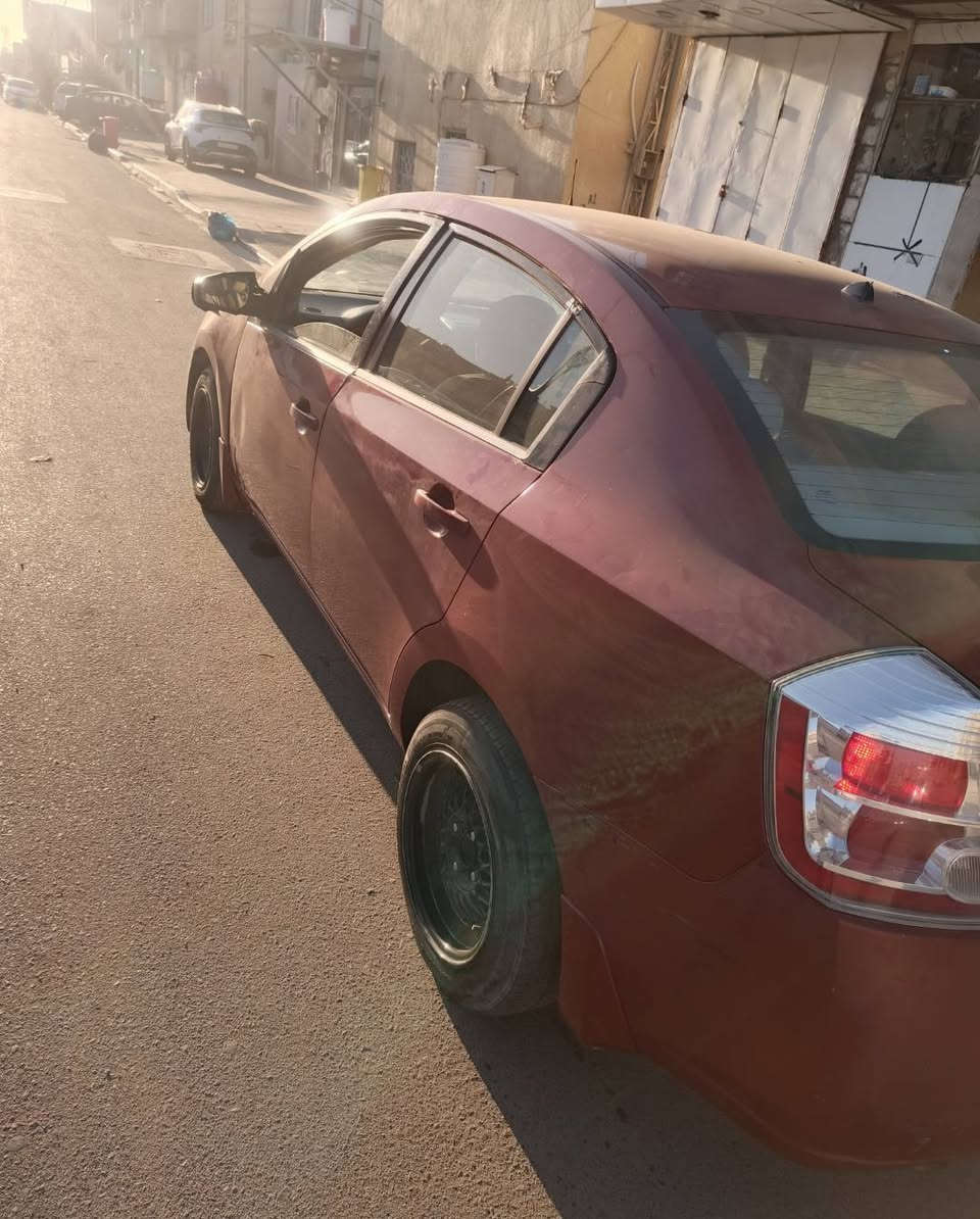 السلام عليكم 
نيسان سنترا 2007 
كير مكينه جديدات خير من الله 
الحداديه 70٪ دواخلها نضيفه 
سنويه ل2027 بشهر سابع 
راعيها بلقبله 
البدي شوف العين أبيع كوم حديد 
٤٤ وبيها مجال
*********** البصرة, العراق
