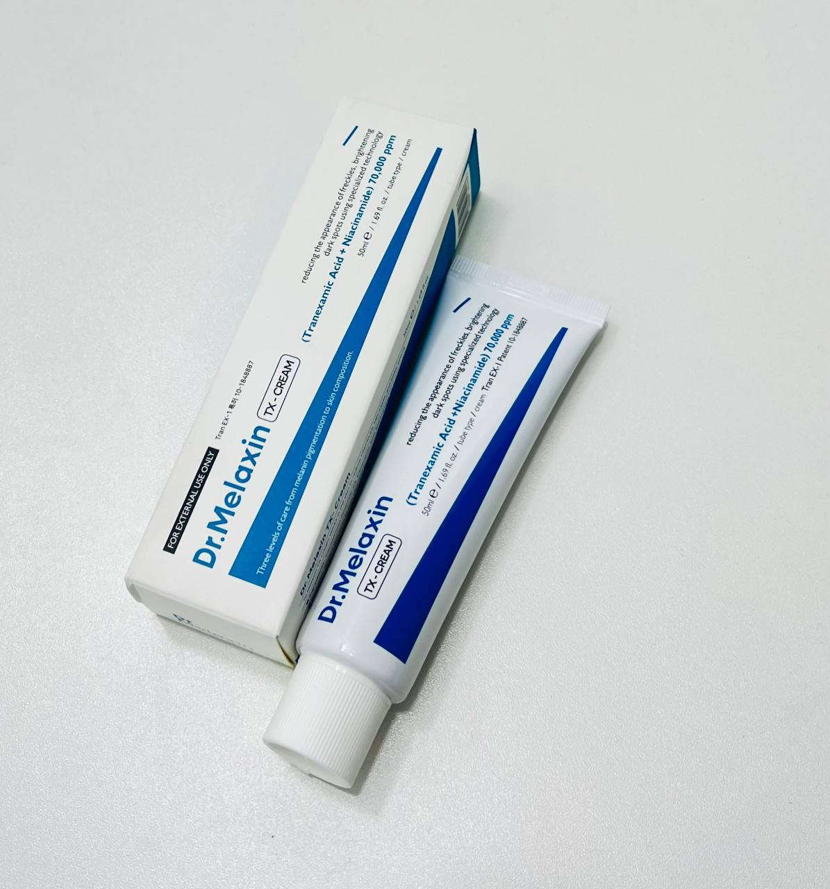 كريم دكتور ميلاكسين TX 🌨🫶🏻
 Dr.Melaxin TX-Cream
يستخدم لتفتيح البقع الداكنة وتوحيد لونها. يحتوي على  :
 حمض الترانيكساميك (Tranexamic Acid) والنياسيناميد (Niacinamide) بتركيز 70,000 جزء في المليون. 
يهدف إلى تقليل مظهر النمش وعلاج التصبغات الناتجة عن الميلانين.
مناسب لجميع أنواع البشرة.


**إذا كنت صاحب هذا الإعلان وتريد حذفه لأي سبب، رجاءا أرسل رسالة إلى الدعم الفني**