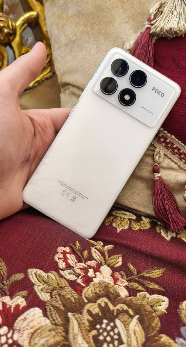 #الجميع السلام عليكم 

بوكو اف 6 برو

ذاكره 512
رام 12

معالج سناب دراكون 8جين 2 يدعم بوبجي 120 فريم

كاميرا: خلفية ثلاثية 50+8+2 م.ب. / امامية 16 م.ب.

الشاشة: 6.67 بوصة بدقة 1440x3200 بها ثقب صغير

البطاريه 5000 مللي امبير بقوه شحن 120 واط

للبيع  السعر 420 وبي مجال بسيط

عنوان موصل
تواصل واتساب ***********
