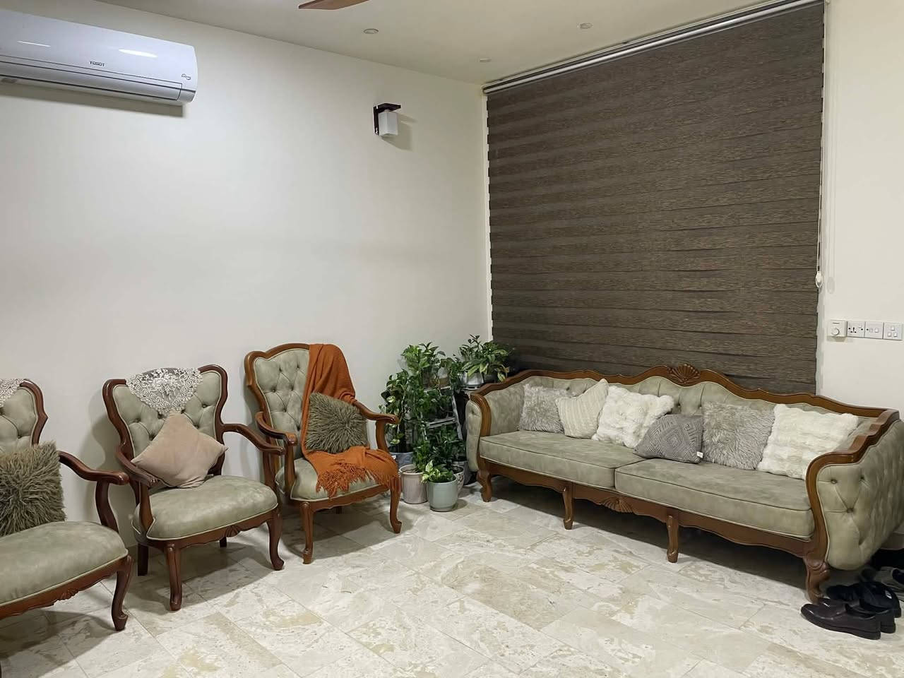 للبيع مكاني بغداد 

 التخم زان ملكي ماخذي من القند للاثاث ١١مقعد نظيف جدا اريده بمليون ونص 

 سيت طبلات زان خشب اصلي عدد اربعه اريدهم بـ200

 غسالة ملابس LG نظيفة جدا 9كيلو اريدها بـ250

 شاشة حجم 55 سمارت نوعية الوادي اريدها بـ300
 
كاونتر 6امتار وشوية السطح مرمر طبيعي جوكر الكاونتر تكدرين تتحكمين بترتيبه حسب مكانج  الخشب اج دي اف
    بدون اي ضرر اريده مليون ونص مع طباخ ومرشحه ماركة DLC الغنية عن التعريف 

 # كل التفاصيل ذاكرتها بالمنشور والاسعار ايضاً ونظافة الاغراض مية بالمية 
 
#رجاءاً الشراي اتواصل على الرقم احجز وتعال *********** مو شراي وتريد تعامل ماعندي مجال اجاوبكم 😁
