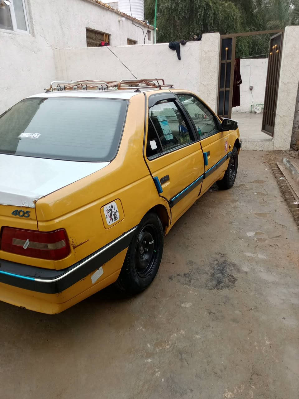 بيجو 405لميس موديل 2012
السعر 32وبيه مجال رقم بغداد 
مكان السياره نجف ام عباسيات قرب سيطره ام عباسيات التفاصيل اتصال عالرقم ***********
