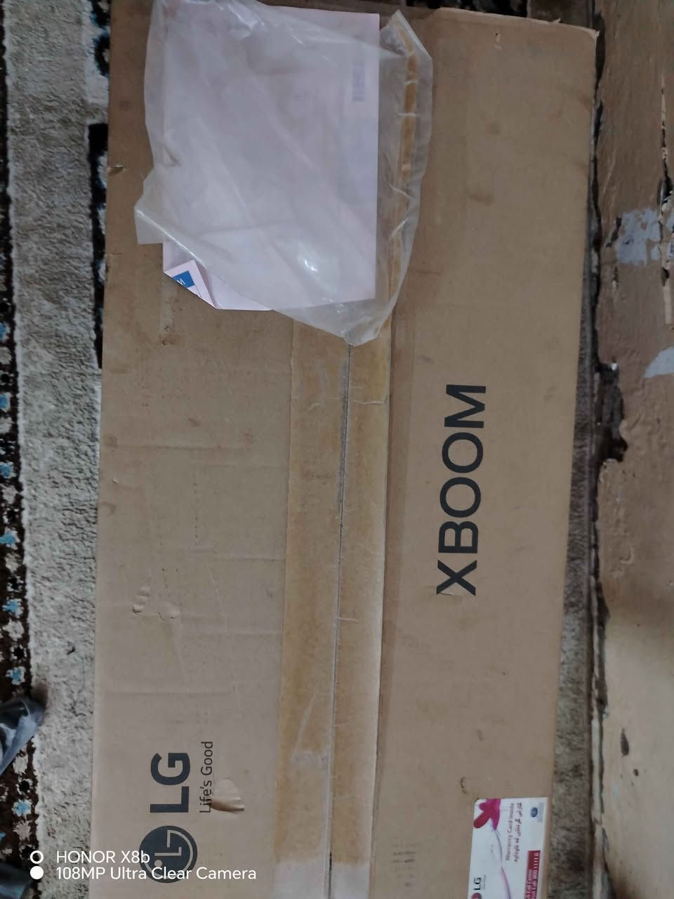 سماعه lg xboom XL5S
مقاومه للماء والغبار 
بطاريه 12 ساعه
صوت قوي 200W 
مضخم صوت عملاق 
اضاءات RBG تتفاعل مع الصوت 
ميزة party Lightings
تدعم بلوتوث وفيها مدخل USB
فيها منافذ لاددخال المايك او الكيتار
تطبيق XBOOM للتحكم
السعر   275
المكان ديوانية.(السماعه مامفتوحه من كارتون جديدة). *********** Singapore
