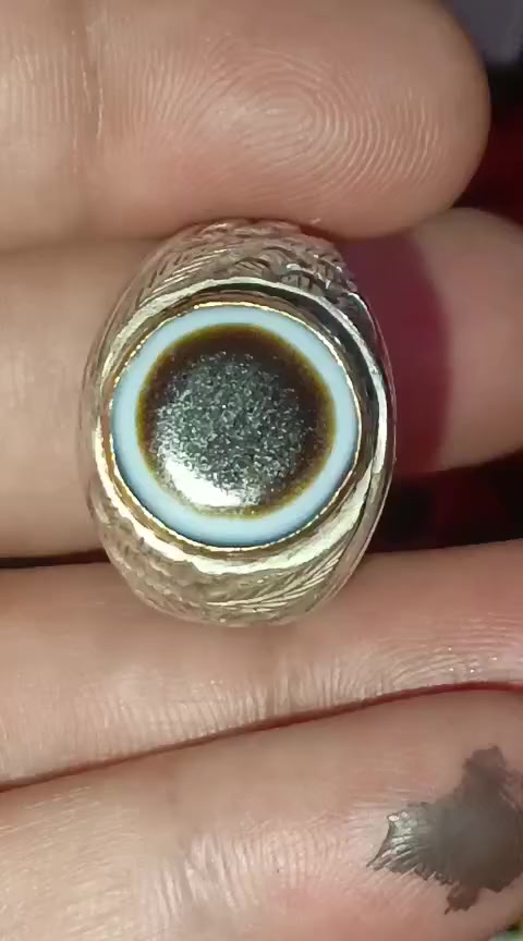 خاتم   من نوع  البقري اليماني الأصيل  داير ذهب  21      ***********   بغداد
