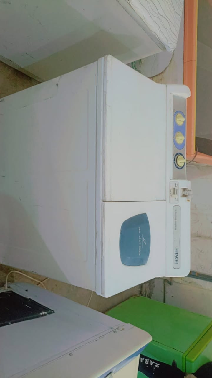 كلمن وسعره بيهن ستبدال هم 
***********
ثلاجات حجم وسط سعر 130
مجمده سعر 100 
غساله هيتاشي سعر 85
حله باب المشهد
