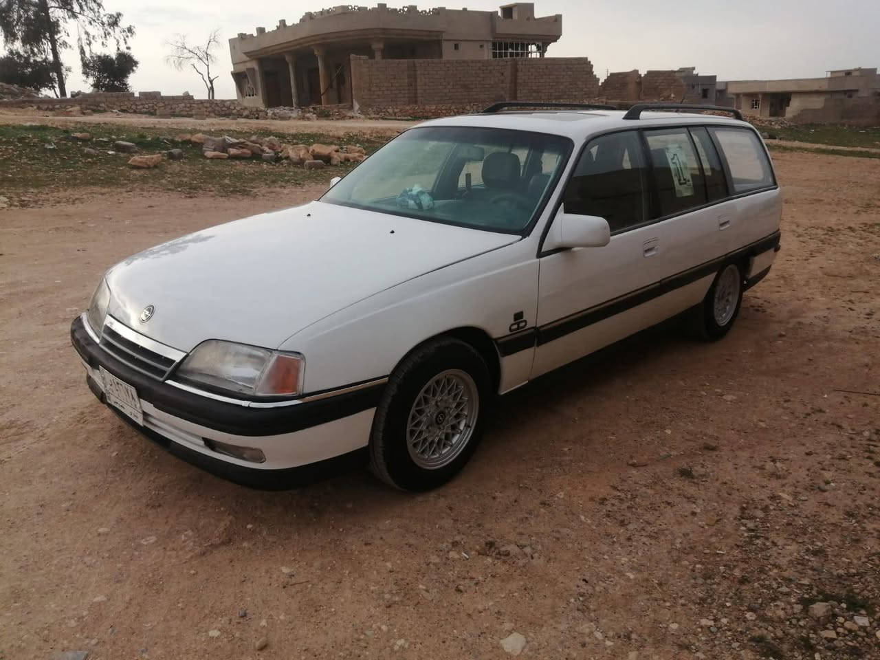 السلام عليكم 
اوبل اوميكا للبيع 
موديل 91 محرك 20 كير عادي محرك وكير شرط 
رقم الماني سنويه  2029
كابون بنزين بي صبغ حزام جمالي شرط بدون دعم سياره حلوه جهازه السعر 35
‏‪0751 857 9249‬‏
