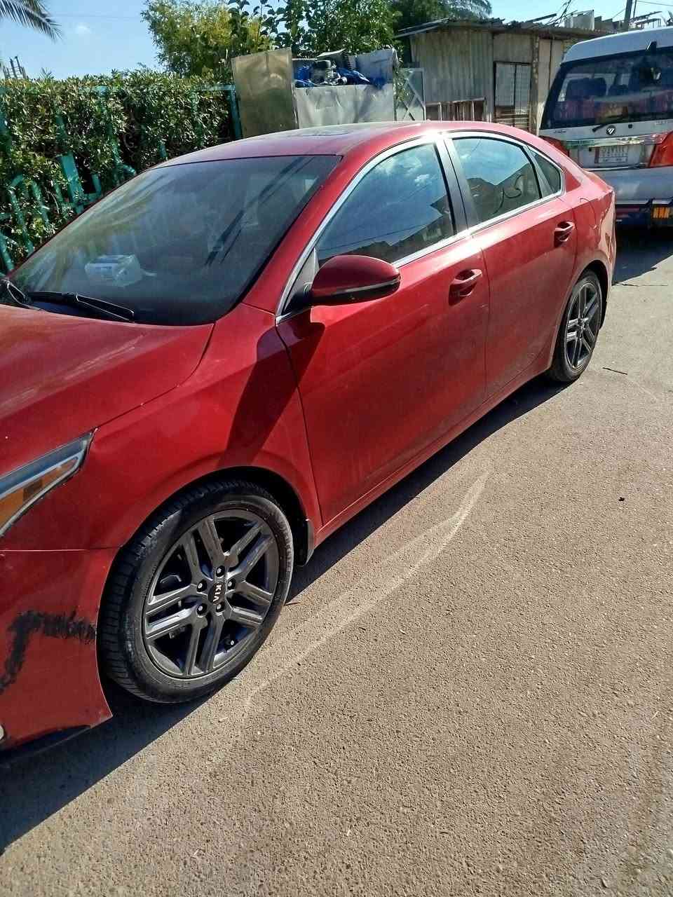 السلام عليكم
فورتي 2021 EX ماشية 52الف 
حادث جاملغ وبنيد السعر 130وبيه مجال 
المكان بغداد مدينة الصدر 
رقم الهاتف ***********
