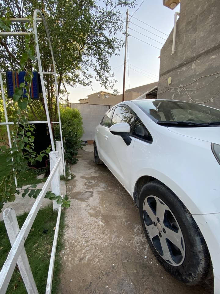 كيا ا ريو ١٣ خليجي سيارة بسمي سيارة حلوة و مال بيت سيارة  مكفولة كير و مكينة بيهة صبغ شبر بل صندوك التبريد نقص غاز فقط و صدرهة الامامي تعبان سعر  ٨٠ وبيهة مجال  ***********
