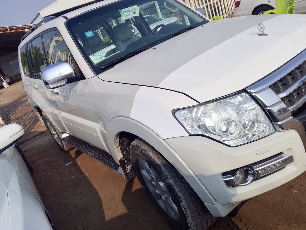 سلام عليكم باجيرو موديل 16 رقم بصر دولي سياره جاهزه كير محرك حداديه تخم تاير مكفول ماعد شبرين بارد بسمي سعر175.  ***********
