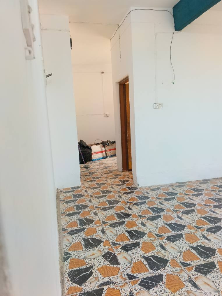 شقه للايجار100متر حي الوفاء شارع عشرين غرفتين وصاله ومطبخ مفتوح سطح خط مولد *********** النجف, العراق
