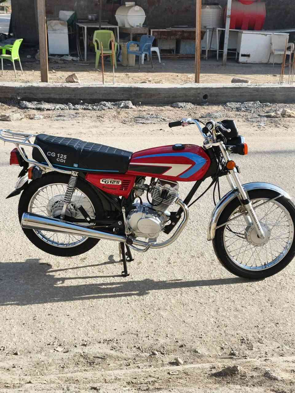 السلام عليكم دراجه للبيع اربعه كير ارشه ايراني امتياز 
السعر ٦٧٥ المكان طويريج رقم المبايل ***********
