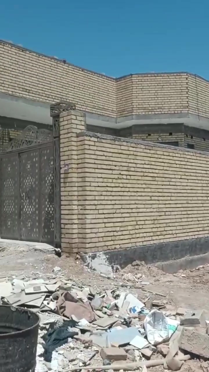دونم للبيع سند25 وبيتين من ضمن دونم جاهزات للسكن بيتين بيه كافه خدمات ماء وكهرباء جديده 
عنوان 🏠
ميسان كصيبه الاولى قرب جسر الطبر 
الاستفسار واتصال على أرقام 
***********
***********
