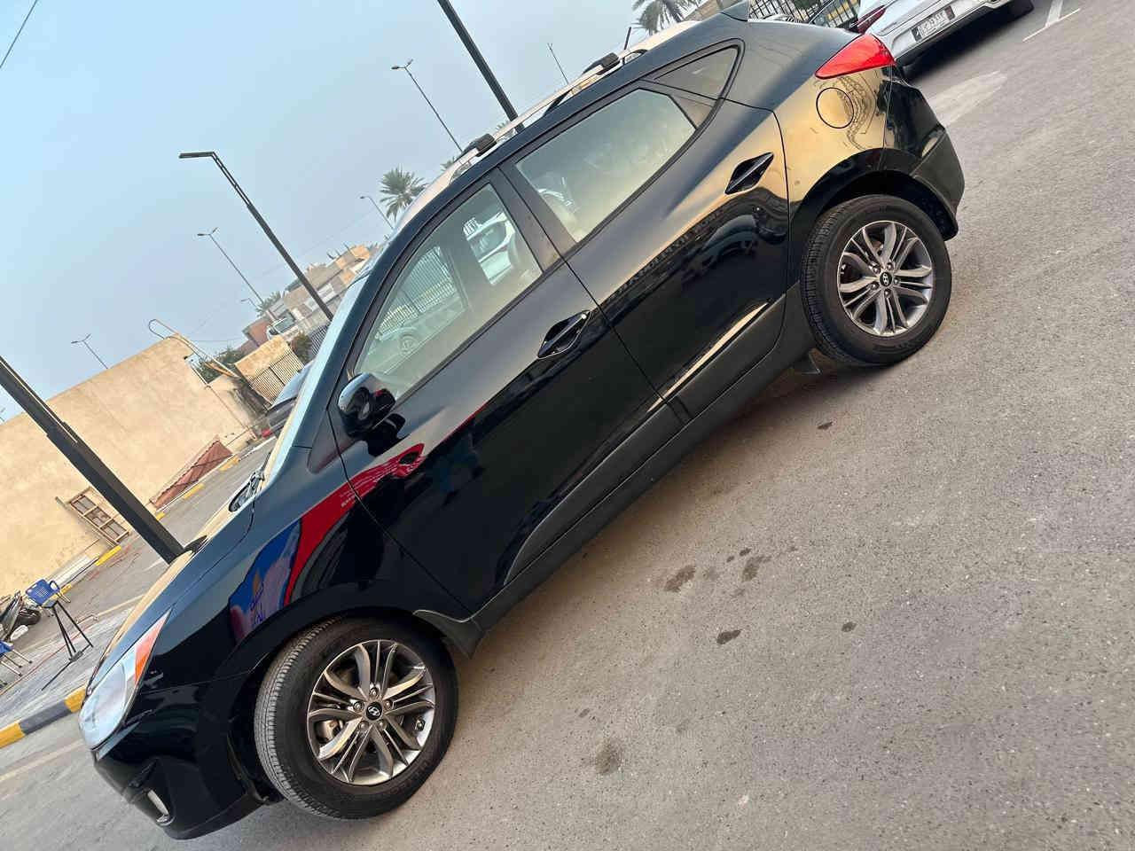 السلام عليكم توسان موديل 2015 وارد امريكي حادث بنيد فقط بدون اي دواخل جاهزه من كلشي تختم تاير عليه عنايه كامله كشنات جلد رقم دولي بنفس اليوم تحويل 
مكاني الحريه شارع الصحه 
السعر 150 بيه مجال قليل 
***********
