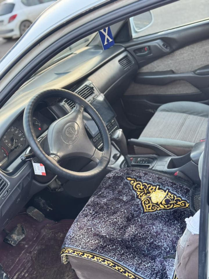 فرخ بطه موديل1993سياره مال بيت وجناي بدون قطرة صبغ جديده وضرر مابيها طخم امامي خلفي جديد تخم تايرات جدد سياره مصرف دينار مايعوزها تبريد تدفئه بأسمي اني الشرعي كابون بانزين كامله السياره جاهزه بدون نقص للاستفسار اتصل 
***********
***********
