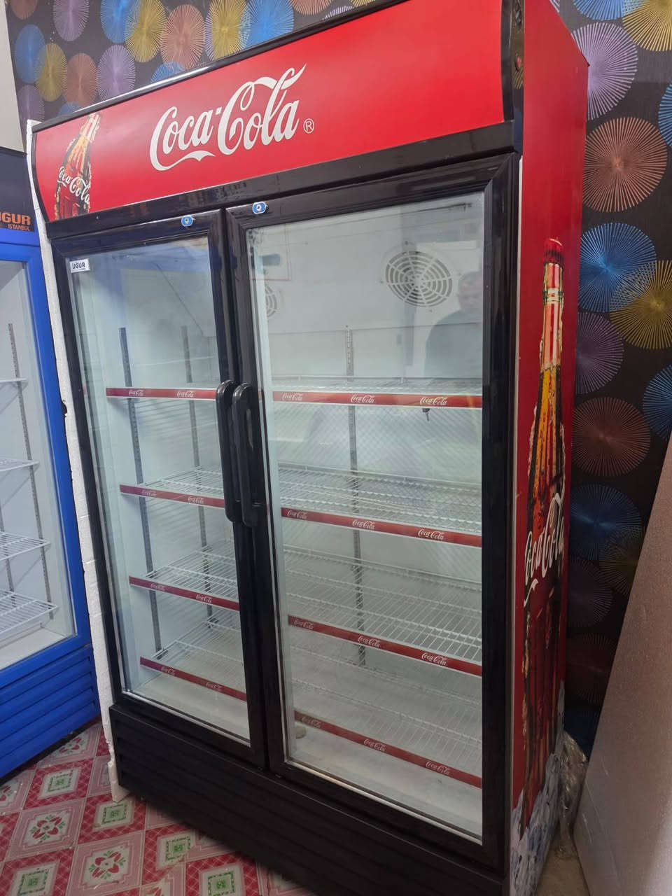 يا الله اسلام عليكم عارضات عامودي و افقي و عارضت مقبلات ايكور شركت الزان نضافه ميه  بل ميه الشراي ينتصل العنوان بغداد حي البتول ***********
