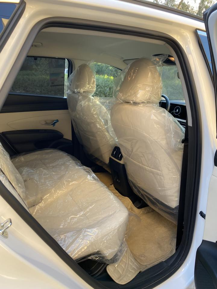 السلام عليكم 
توسان خليجي موديل 2025  بغداد كفااااله  
عامه من كلشي
معروف مواصفات ال25
جنطة كهرباء 
كراسي كهرباء 
بصمة 
زنون
حساسات 
سعرها 238 وبيهه مجال
رقم ***********
