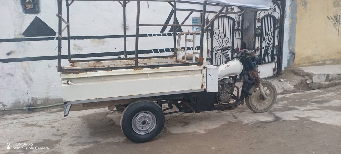 السلام عليكم ستوته للبيع ستوته جاهزه مع الشغل معمره جديد تايات شو بليز ثلاثه السعر 550 بيها مجال بسيط***********
