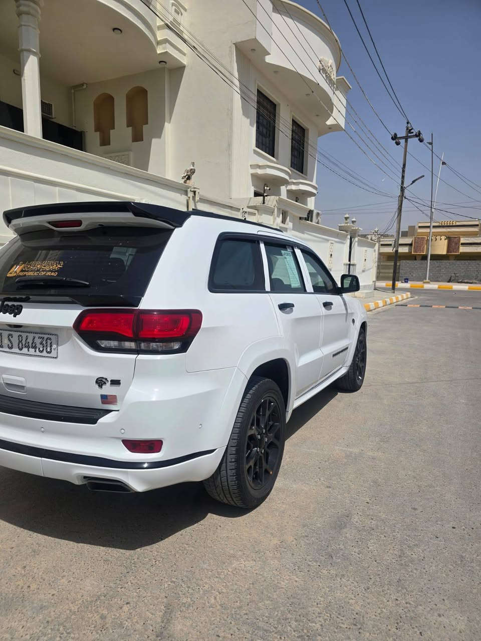 جيب 22S
وكاله هارلم 
فول فول مواصفات معروفه موصفات لS
المواصفات 
رادار امامي
رادارات خلفيه 
نقطة عمياء 
دفع رباعي 4x4 
المقاعد الأمامية كهربائية 
ذاكرة لحفظ وضعيات الجلوس 
المقاعد الأمامية مع تدفئة 
ويل قياس 20 انج 
مقود السائق كهربائي 
تدفئة ستيرن 
سقف بانوراما 
شاشه كبيرة 8.4 انج 
نظام الملاحة (GPS) 
نظام خاص للطرق الوعرة 
مصابيح امامية زنون 
المصابيح الأمامية مع LED لايت 
كشافات ضباب بروجكتر زنون 
تشغيل عن بعد 
صندوق كهربائي 
حساسات أمامية 
حساسات خلفية 
كاميرا خلفية 
بخاخ ماء لتنظيف المصابيح الامامية 
مرايا بخاصية التعتيم الذاتي 
مرايا جانبية قابلة للطي 
بلوتوث تلفون 
محدد سرعة 
نظام تشغيل واطفاء اوتماتيكي للمحرك للتوفير من صرف الوقود . ( Auto Start System ) 
نظام بريك اوتماتيكي ( Auto Break System )
رقم بغداد
تحويل  مباشر 
سعر 380

السيارة ماشية 21 الف 

كفاله عامه السياره من الصبغ والبارد والضربة
حت الدعاميات مكفوله 
***********
