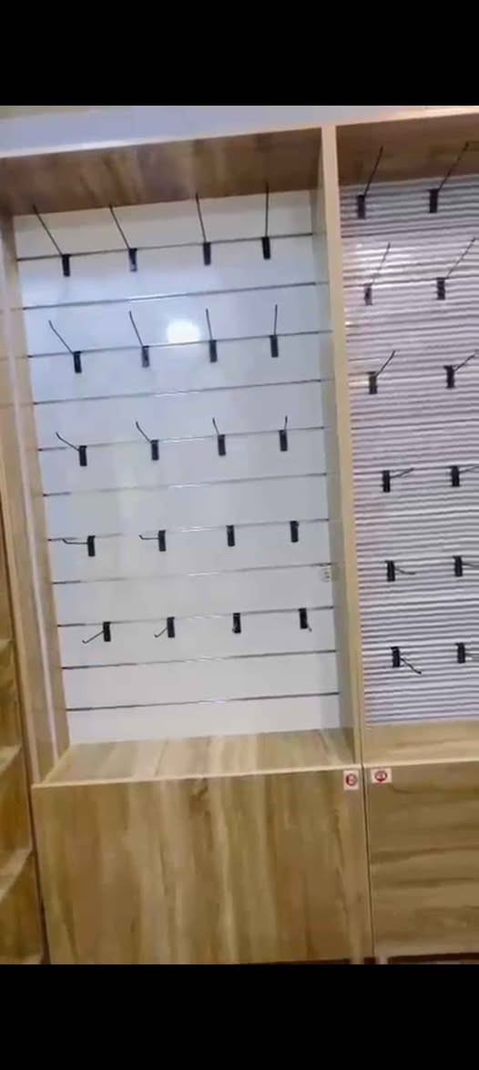 إعلان بيع فاترينات محل إكسسوارات ✨

🔹 للبيع فاترينات عرض فخمة بحالة ممتازة جداً استخدام اقل الشهر 
🔹 العدد: 10 قطع +ميز وسط المحل يوضع 

📏 التفاصيل:
 3 فاترينات عرضها: 1.5 متر الي بيهم سكة حديد 

 7 فاترينات عرضها: 1 متر وارتفاع 2 متر

💡 المواصفات:
 • إنارة داخلية مخفية تعطي شكل جذاب للبضاعة
 • مخزن داخلي (مساحة تخزين عملية)
 • سكة حديد (مناسبة للتعليق والعرض)

🎯 مناسبة لمحلات:إكسسوارات – هدايا – ساعات – نظارات - اكسسوارات هواتف 

💰 السعر: 3 مليون او بيهن مجال ان شاء الله او اكو فديو يبين الفاترينات اذا حبيتو اتشوفوهن 

للتواصل ***********
*********** كربلاء, العراق
