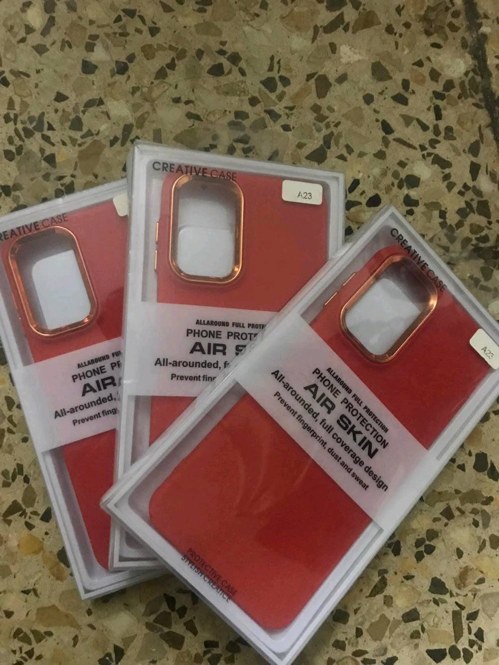 السلام عليكم كفرات جملة اقل شي 100قطعة اب55مع التوصيل تجيك تكيلة ايفون او اندرويد هواوي ريلمي 