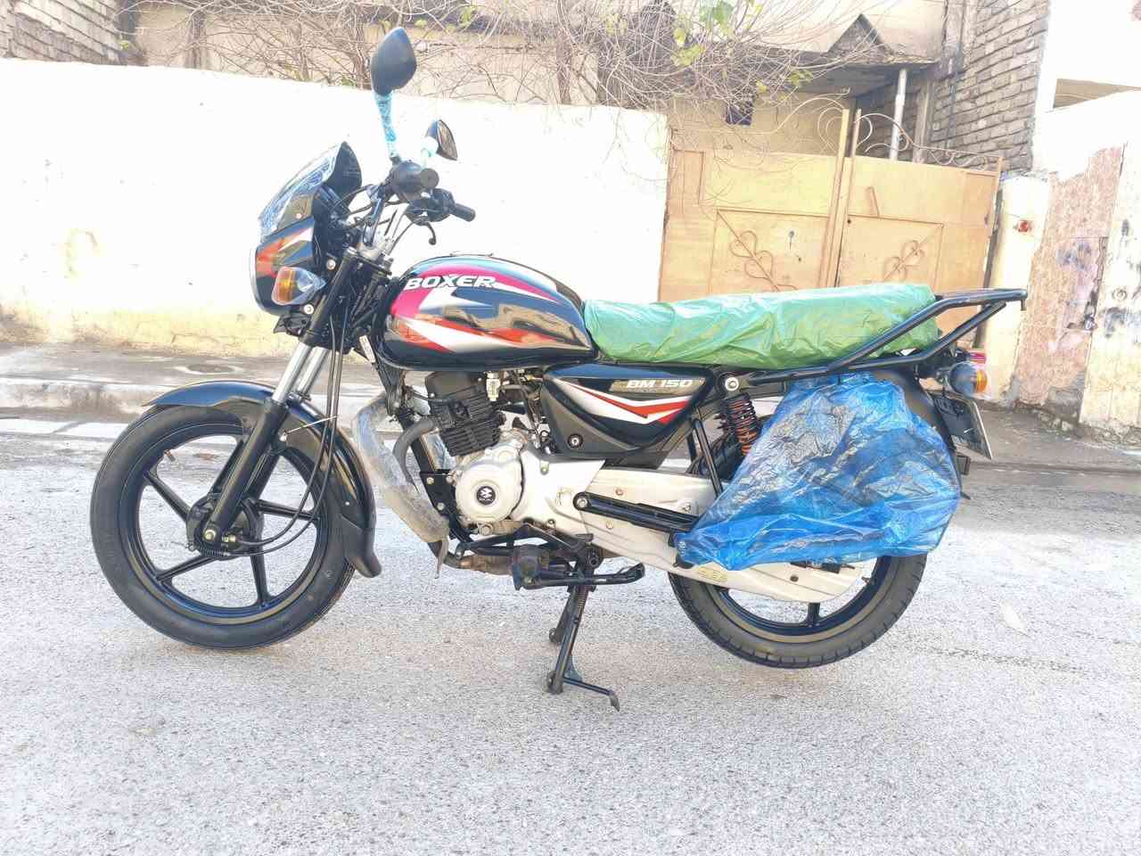 بوكسر موديل 23 مرقم بسمي مكفوله من كلشي دهن امزويل ماشيه 15 الف
تايرات جوبلس محرك ناعم ومابيها اي نقص السعر 2600 
العنوان بغداد البياع ***********
