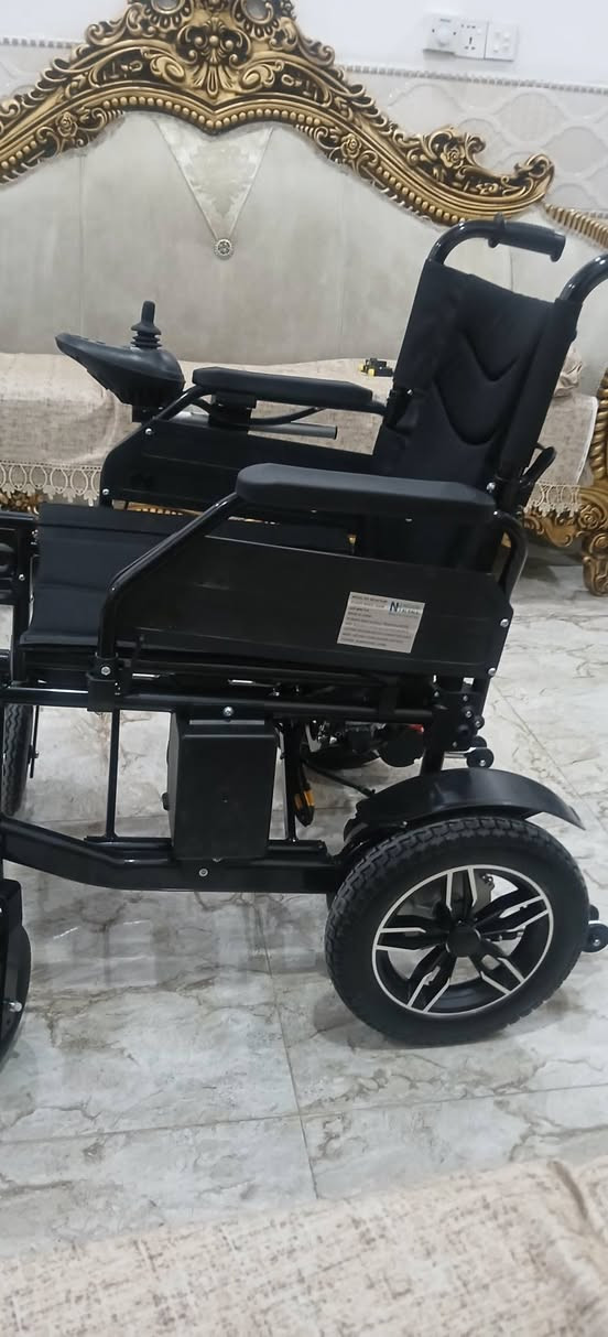 كراسي كهربائيه جديده بالكارتون يطبك ويصير بالسياره بدون رفع البطاريات الشراي يتصل بغداد سعره ٦٠٠الف مع التوصيل حجم كبير ٥٦ *********** وجميع الاحجام
