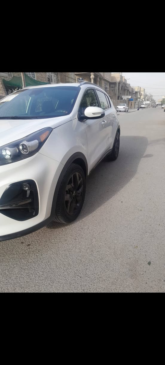 سلام عليكم سبورتج موديل 2021 سياره مكفوله كفاله عامه ماعده جاملغ الايسر مبدل اصلي بدون دواخل تبريد شغال تخم تاير حداديه رقم بغداد انكليزي بسمي العنوان بغداد رقم هاتف ***********
