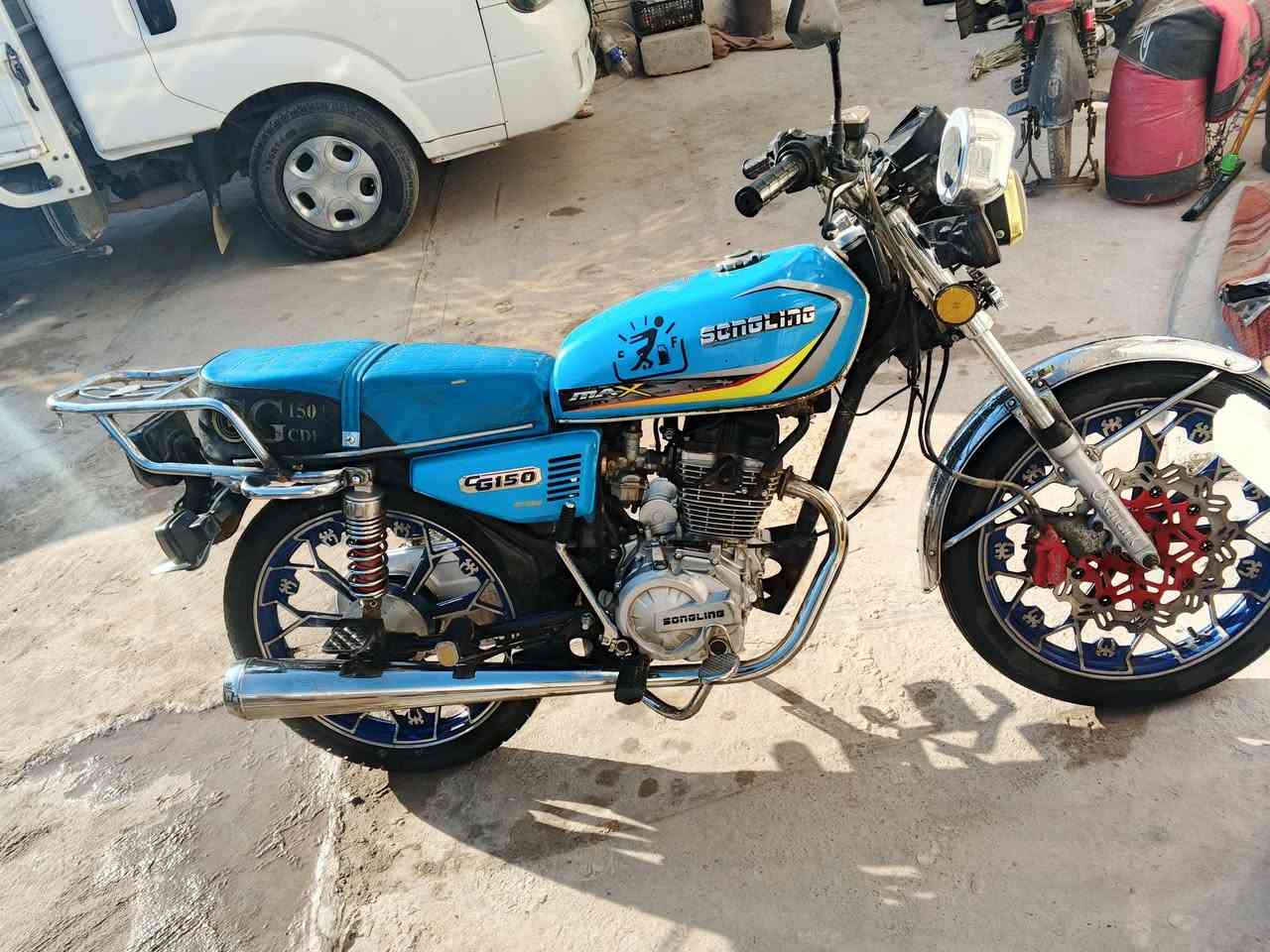 سلام عليكم دراجه سيفان للبيع 25 كله شغال مابيه نقص مكانه تقاطع القدس دور زراعه سعره 580 وبيه مجال ***********
