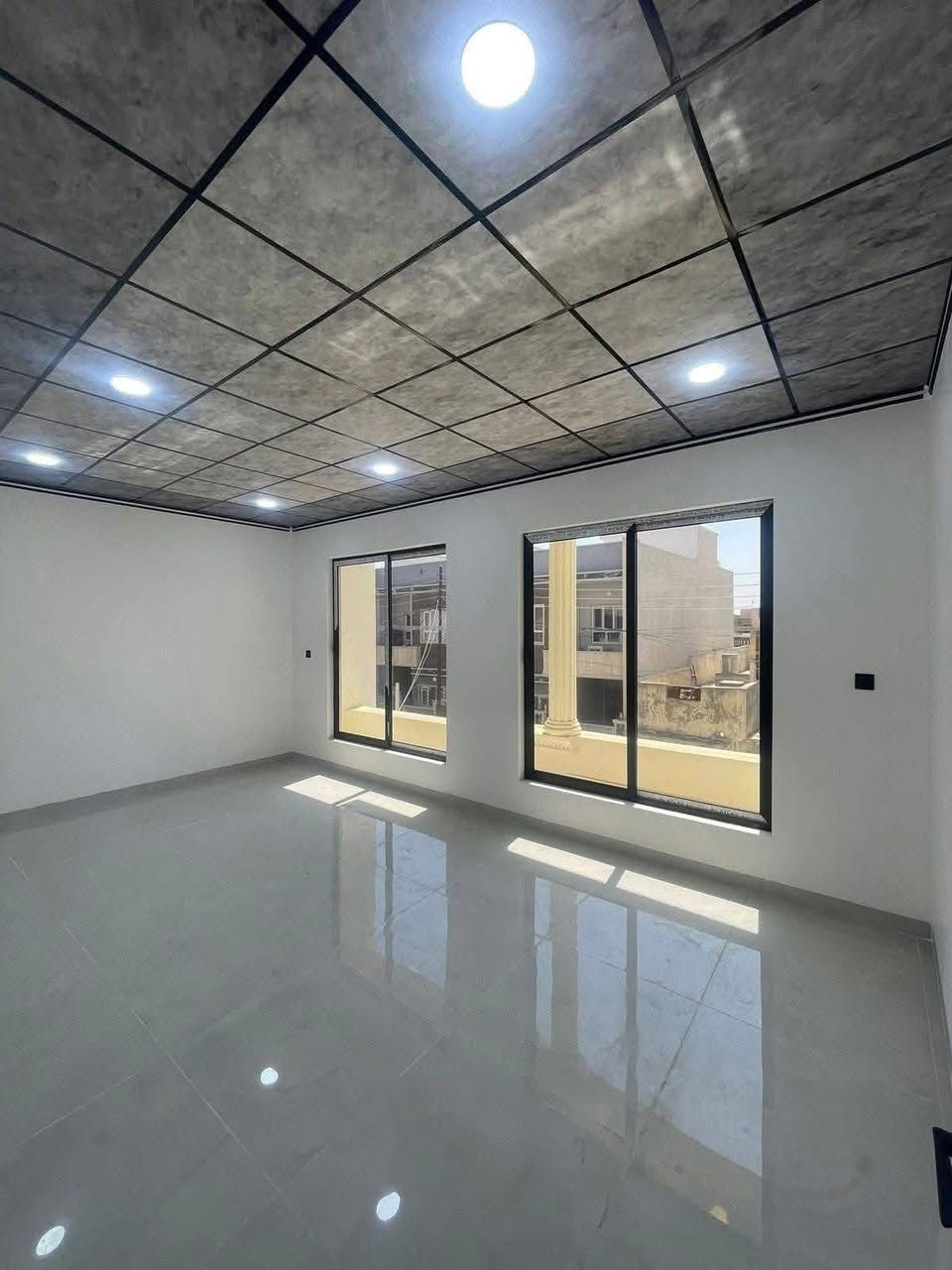 مكتب _الرواسي_للعقارات
للبيع دار سكني سند طابو في حي البكر

قرب جامع الشهيد مجول

المساحة ١٥٠م واجهة ١٠م أتجاه شروق تام على شارع ١٥م

بناء مهندس سند طابو بأسم صاحبه الشرعي

ط١غرفتين نوم وهول واستقبال ومطبخ وصحيات وكراج

ط٢ اربع غرف نوم وهول وصحيات

للإستفسار مراجعة المكتب او الاتصال على الأرقام التالية   عمار العبيدي   
***********
*********** واتساب
  ايمن   
 ‏‪0750 214 4093‬‏    ‏
‏‪0775 630 2993‬‏ واتساب 
ابو سند 
‭0 775 714 2899‬
عنوان المكتب حي النور سايدين دانية ماركت مقابل افران الرائد   #الرواسي_للعقار
